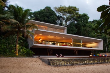 Paraty House // Marcio Kogan